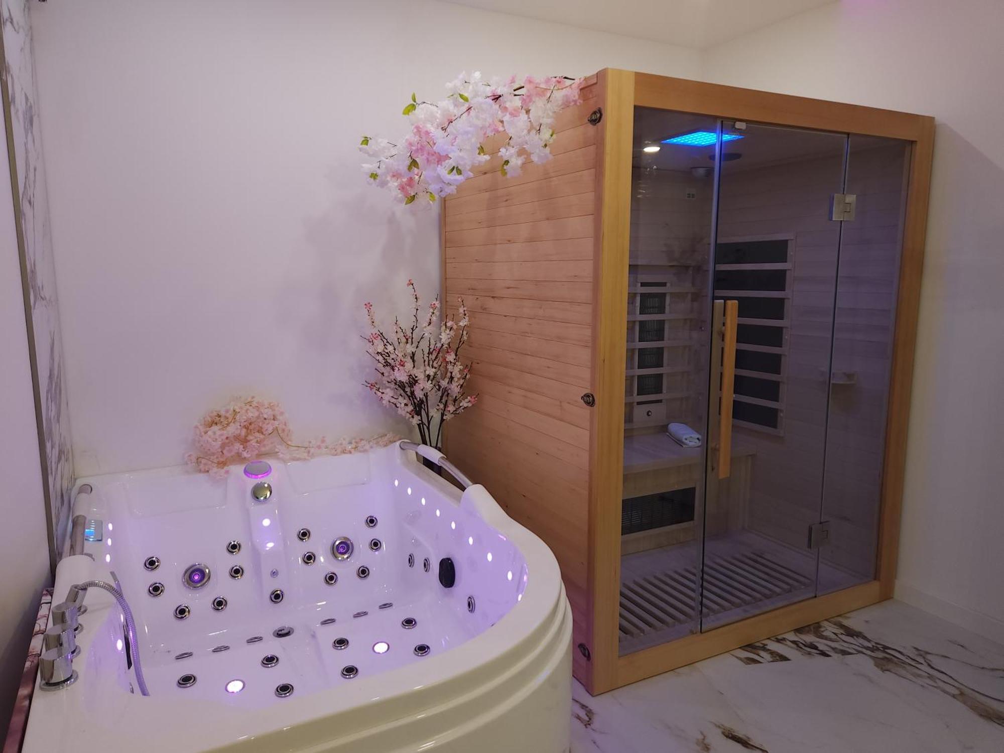 New In Gdansk! Red Room In The Heart Of Gdansk - Bdsm - With A Luxury Jacuzzi And Access To A Sauna Buitenkant foto