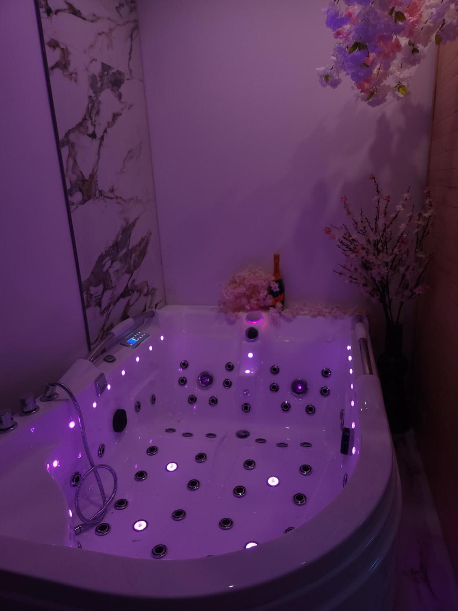 New In Gdansk! Red Room In The Heart Of Gdansk - Bdsm - With A Luxury Jacuzzi And Access To A Sauna Buitenkant foto