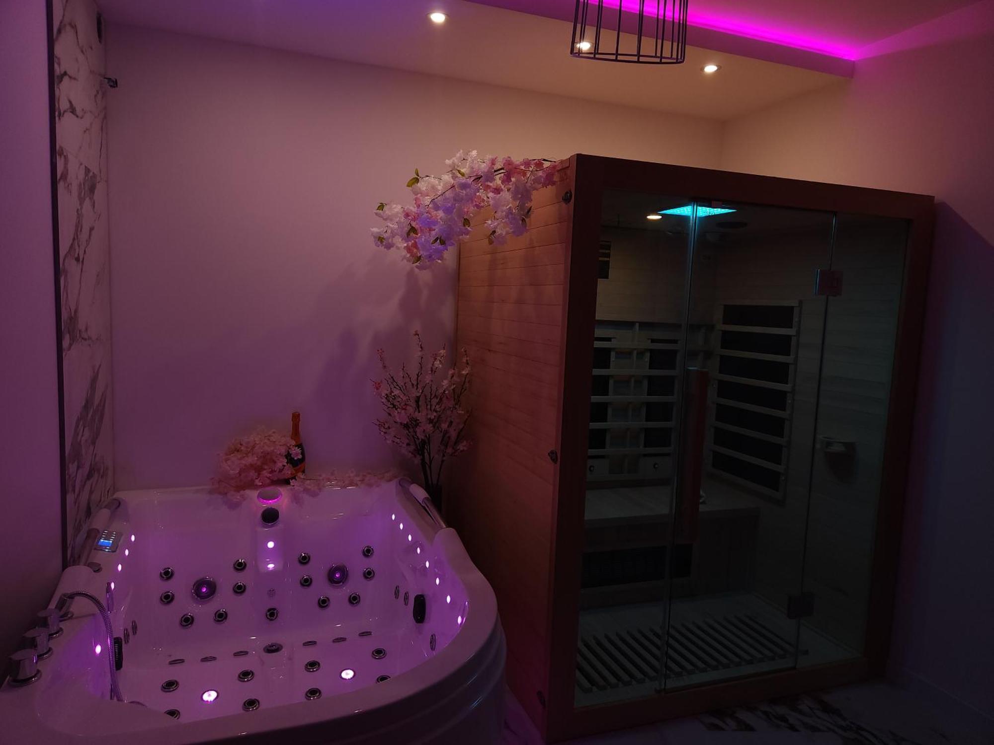 New In Gdansk! Red Room In The Heart Of Gdansk - Bdsm - With A Luxury Jacuzzi And Access To A Sauna Buitenkant foto