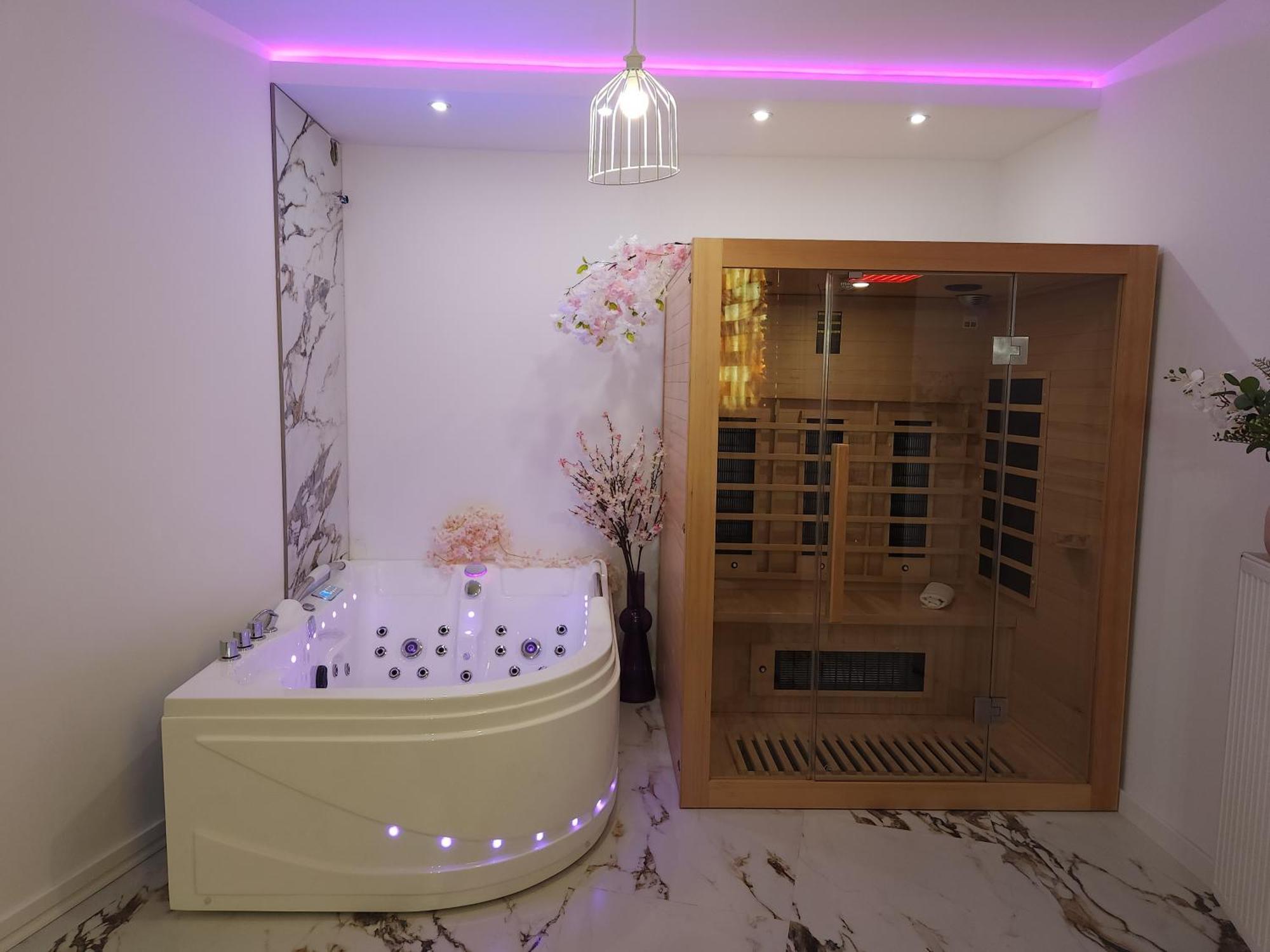 New In Gdansk! Red Room In The Heart Of Gdansk - Bdsm - With A Luxury Jacuzzi And Access To A Sauna Buitenkant foto